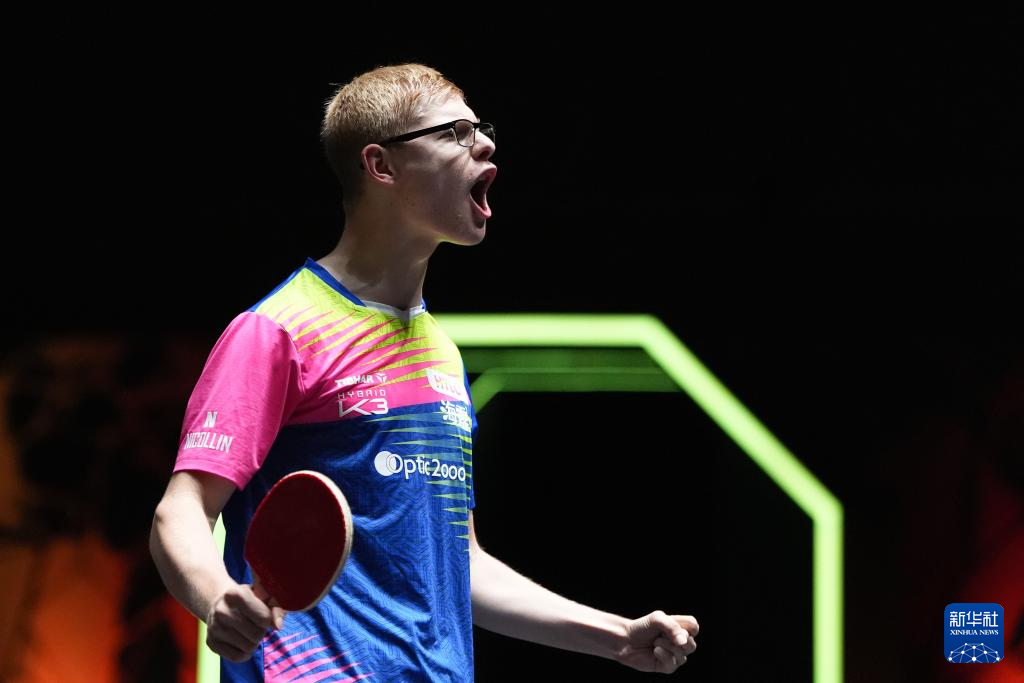 他在边路的 他在边路的