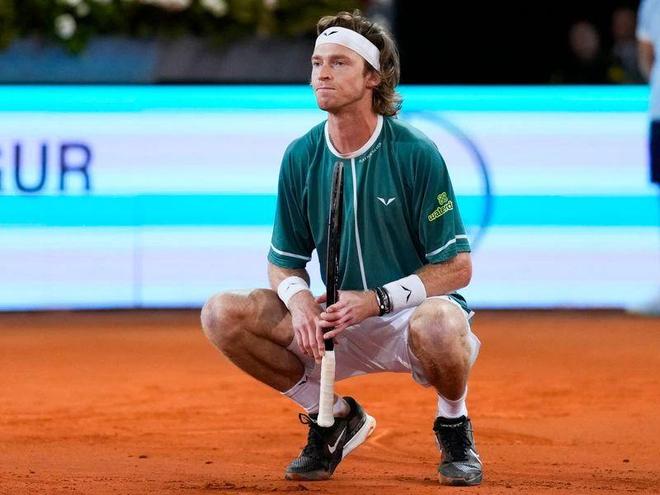 破更衣室秩 破更衣室秩