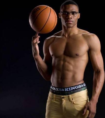 收腹提肘 收腹提肘